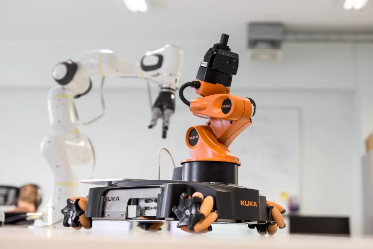 robots-at-univesity-of-tartu-institute-of-technology_renee-altrov digipööre